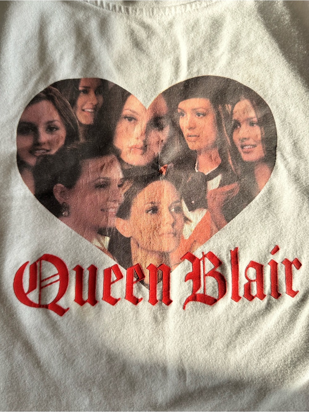 Gossip Girl Queen Blair Waldorf Graphic Crop Top Tee Medium White Heart Photo - Picture 6 of 6